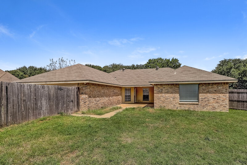 3,180/Mo, 605 Wisterglen Dr Desoto, TX 75115 Rear View