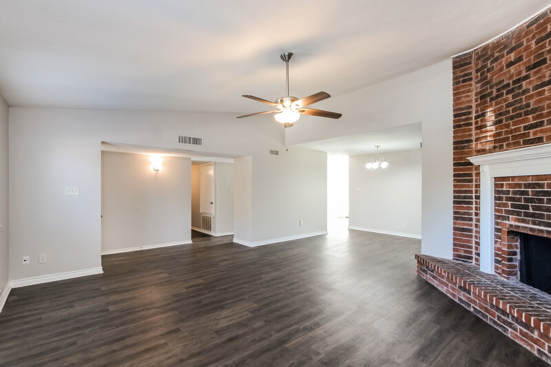 1,805/Mo, 700 Priscilla Ln Desoto, TX 75115 Living Room View 4