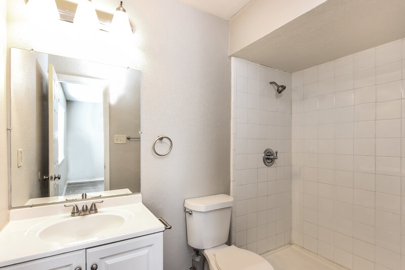 1,805/Mo, 700 Priscilla Ln Desoto, TX 75115 Main Bathroom View