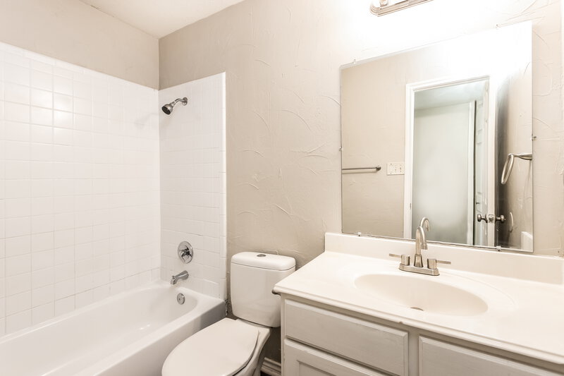 1,805/Mo, 700 Priscilla Ln Desoto, TX 75115 Bathroom View