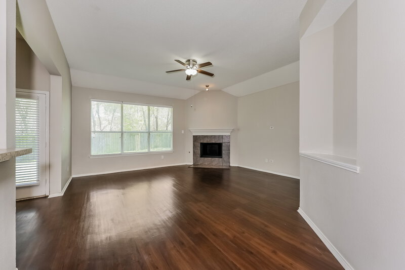 0/Mo, 1224 Parkwood Trl Mesquite, TX 75149 Living Room View