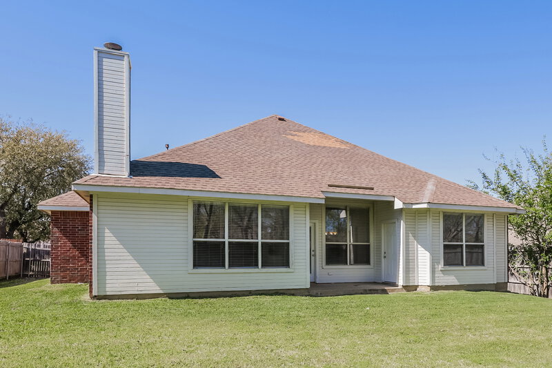 0/Mo, 1224 Parkwood Trl Mesquite, TX 75149 Rear View