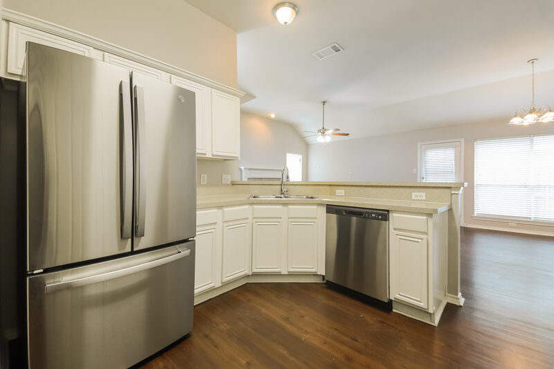 1,930/Mo, 2525 Spring Rain Dr Mesquite, TX 75181 Kitchen View 2