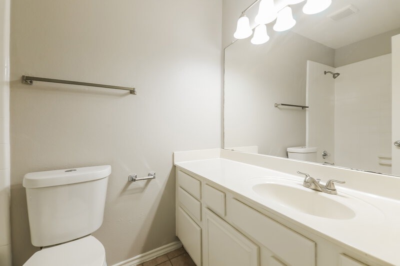 1,930/Mo, 2525 Spring Rain Dr Mesquite, TX 75181 Bathroom View