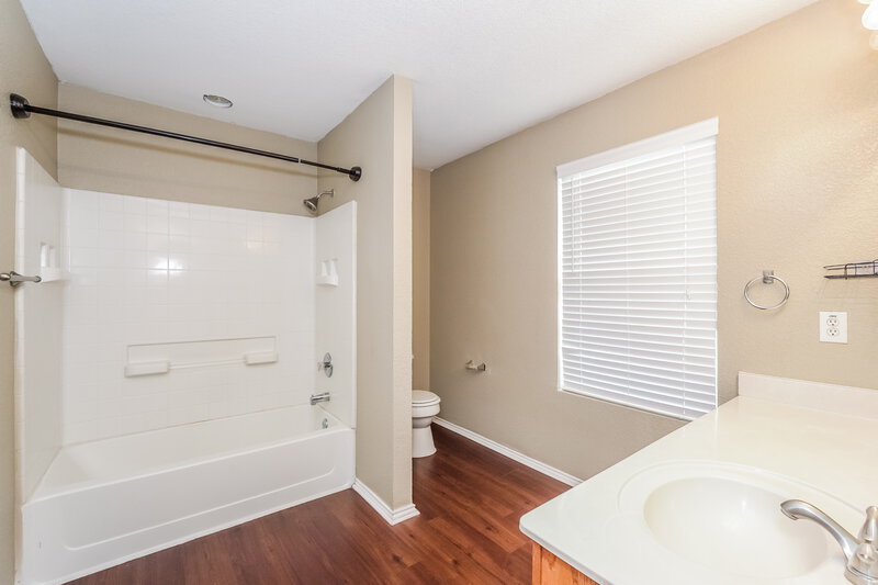 2,170/Mo, 1622 Withers Way Krum, TX 76249 Main Bathroom View