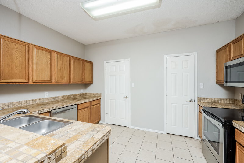 1,825/Mo, 10636 Towerwood Dr Fort Worth, TX 76140 Kitchen View 2