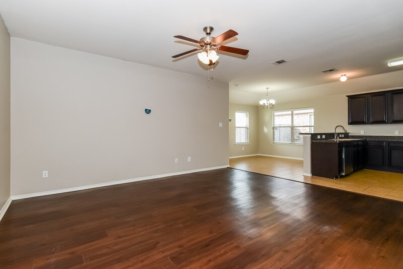 1,830/Mo, 146 Briar Grove Dr Princeton, TX 75407 Living Room View 2