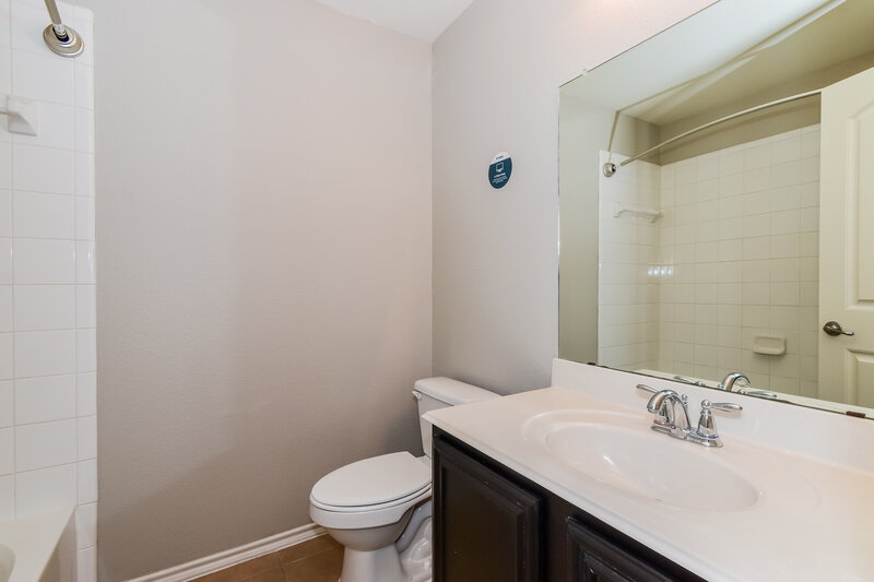 1,830/Mo, 146 Briar Grove Dr Princeton, TX 75407 Bathroom View 2