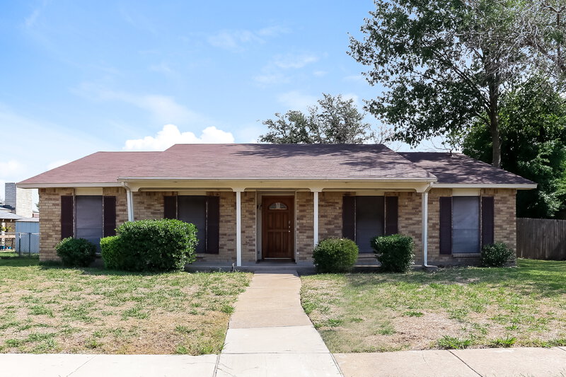 2,320/Mo, 1921 Wilderness Trl Grand Prairie, TX 75052 External View