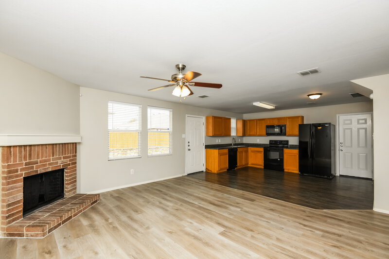 2,750/Mo, 1332 Lauren Dr Burleson, TX 76028 Living Room View 2