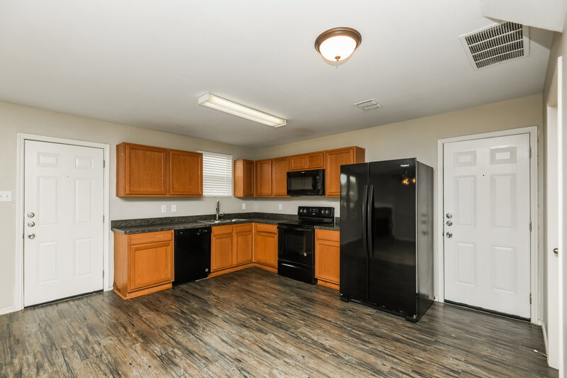 2,750/Mo, 1332 Lauren Dr Burleson, TX 76028 Kitchen View