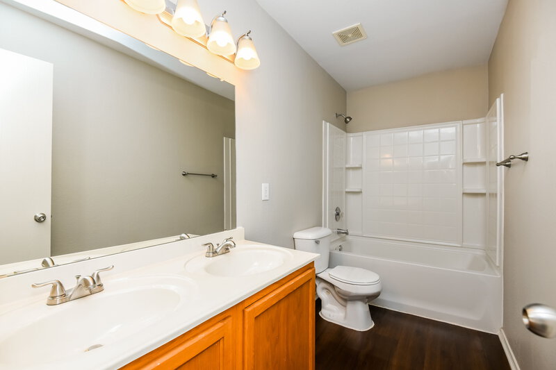 2,750/Mo, 1332 Lauren Dr Burleson, TX 76028 Bathroom View