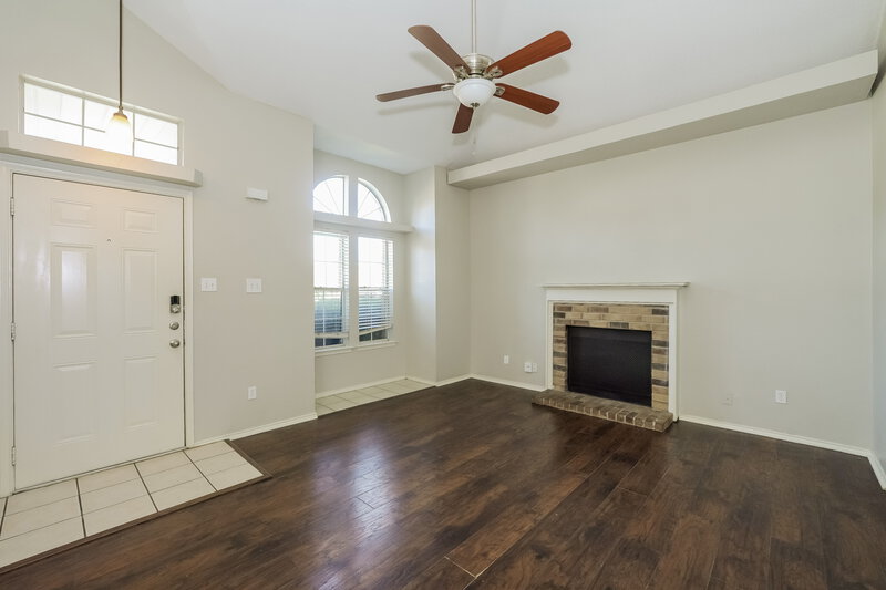 1,945/Mo, 8413 O'Hara Ln Fort Worth, TX 76123 Living Room View