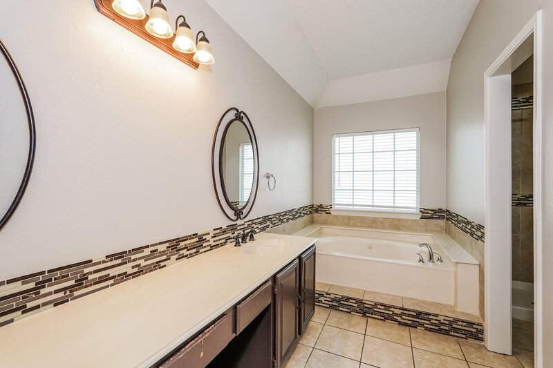 2,870/Mo, 3228 Kathy Ln Fort Worth, TX 76123 Main Bathroom View