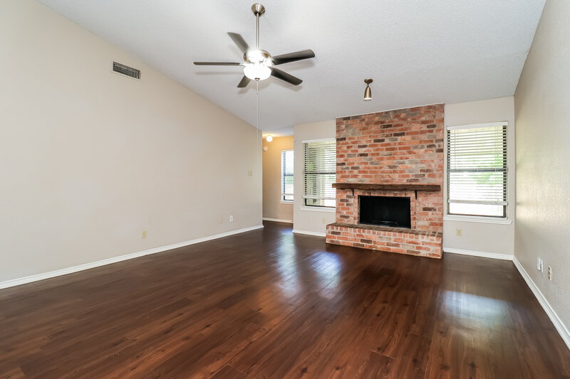 1,985/Mo, 1812 Hunting Green Dr Fort Worth, TX 76134 Living Room View