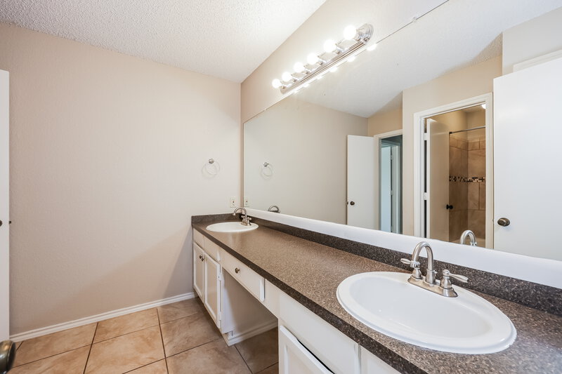 2,085/Mo, 1812 Hunting Green Dr Fort Worth, TX 76134 Kitchen View