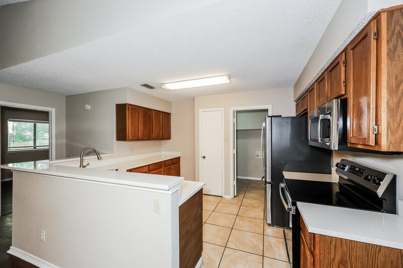 2,085/Mo, 1812 Hunting Green Dr Fort Worth, TX 76134 Kitchen View 2
