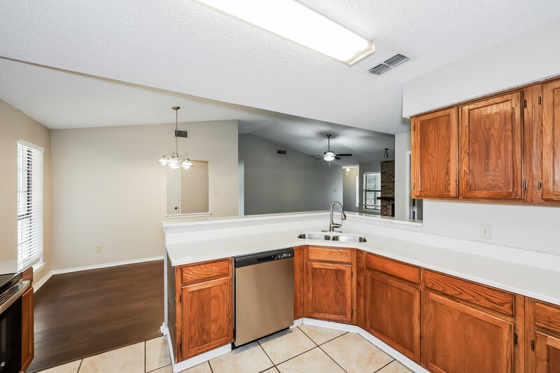 2,085/Mo, 1812 Hunting Green Dr Fort Worth, TX 76134 Kitchen View 3