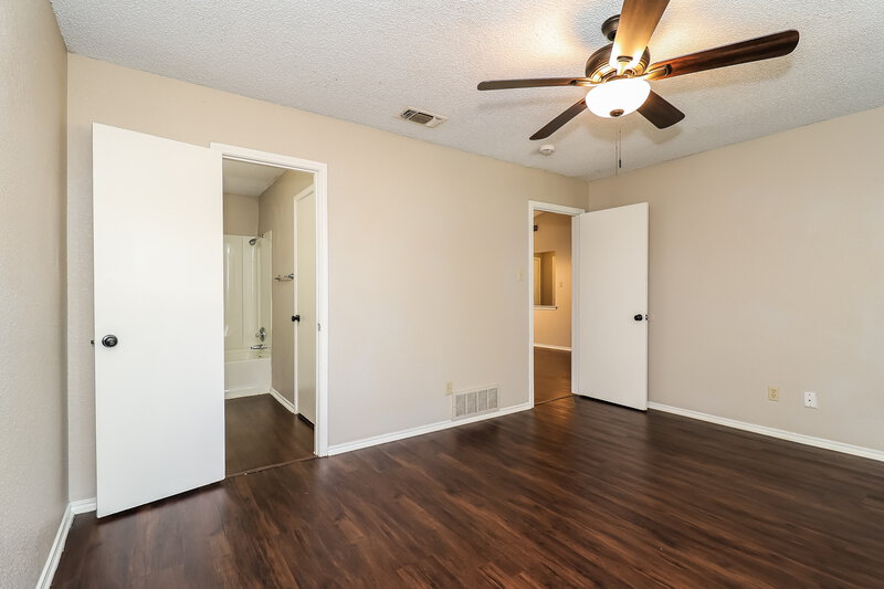 1,985/Mo, 1812 Hunting Green Dr Fort Worth, TX 76134 Main Bedroom View 2