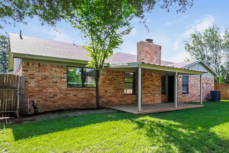 1,985/Mo, 1812 Hunting Green Dr Fort Worth, TX 76134 Rear View