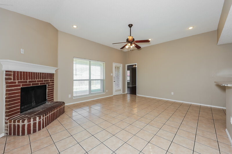 2,075/Mo, 528 Cambridge Dr Saginaw, TX 76179 Living Room View
