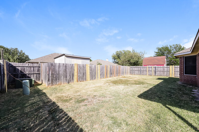 2,075/Mo, 528 Cambridge Dr Saginaw, TX 76179 Backyard View
