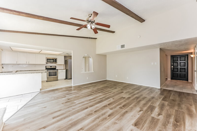 2,065/Mo, 902 Live Oak Dr Desoto, TX 75115 Living Room View