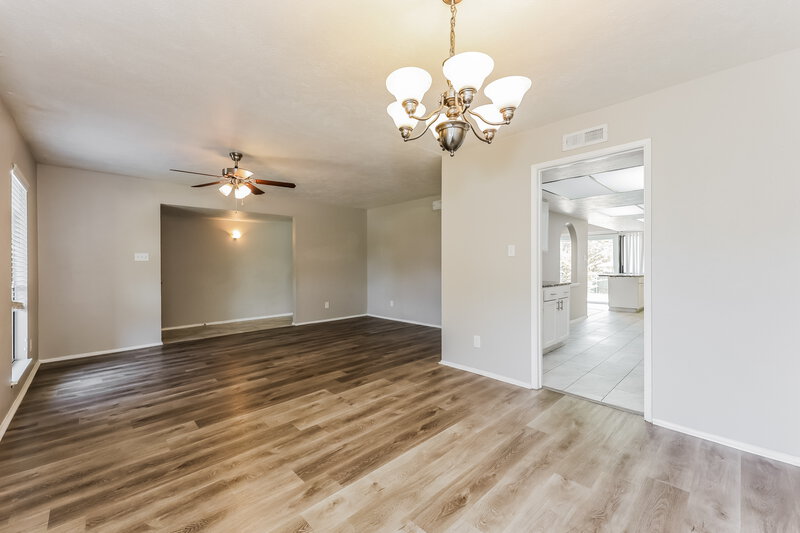 2,065/Mo, 902 Live Oak Dr Desoto, TX 75115 Dining Room View 2