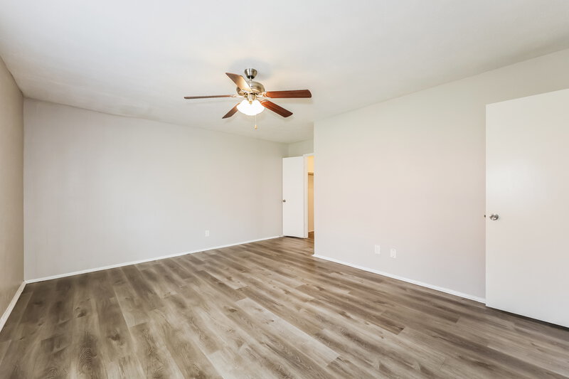 2,065/Mo, 902 Live Oak Dr Desoto, TX 75115 Main Bedroom View