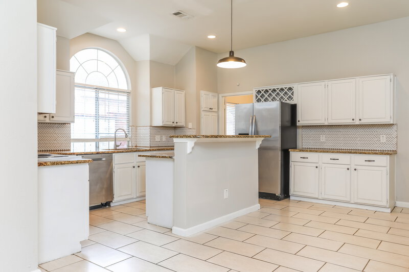2,630/Mo, 704 Bridle Dr Desoto, TX 75115 Kitchen View