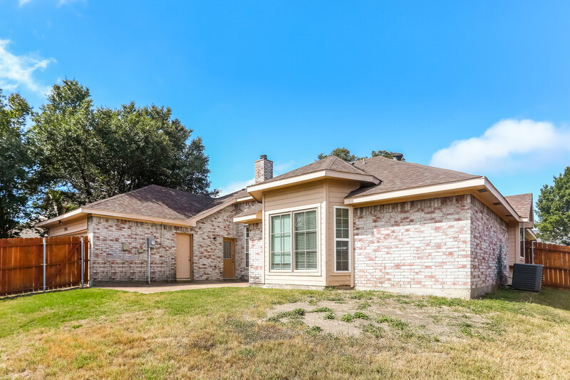 2,630/Mo, 704 Bridle Dr Desoto, TX 75115 Rear View 2