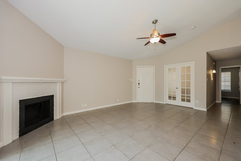 1,805/Mo, 2811 Galemeadow Dr (2) Fort Worth, TX 76123 Living Room View