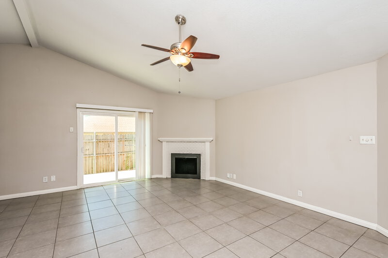 1,825/Mo, 2811 Galemeadow Dr Fort Worth, TX 76123 Living Room View