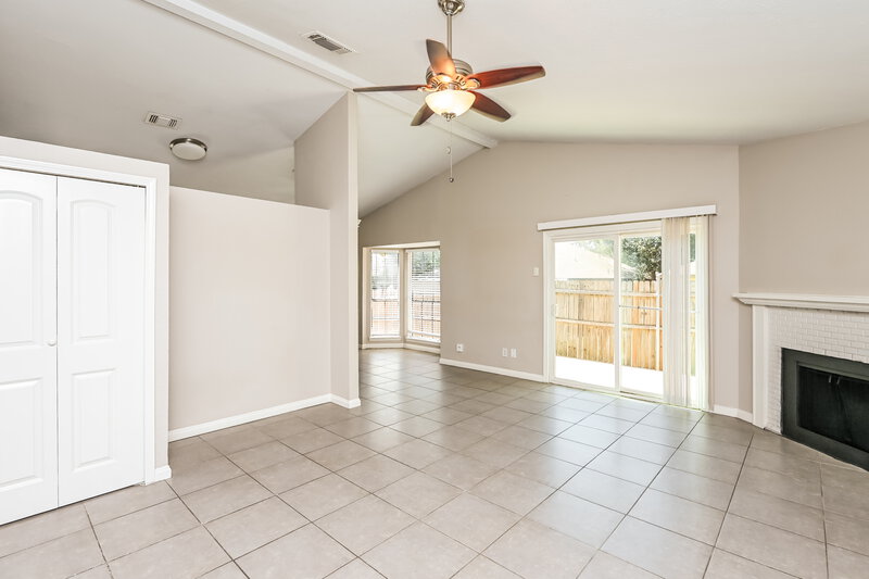 1,825/Mo, 2811 Galemeadow Dr Fort Worth, TX 76123 Living Room View 2