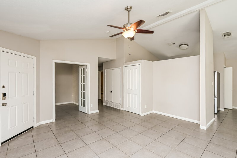 1,825/Mo, 2811 Galemeadow Dr Fort Worth, TX 76123 Living Room View 3
