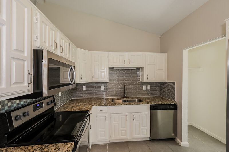 1,805/Mo, 2811 Galemeadow Dr (2) Fort Worth, TX 76123 Kitchen View