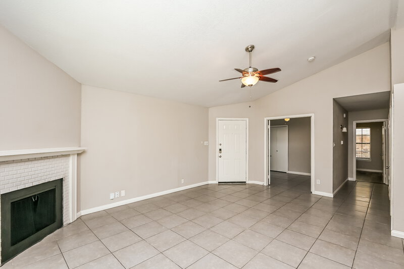 1,825/Mo, 2811 Galemeadow Dr Fort Worth, TX 76123 Living Room View 4