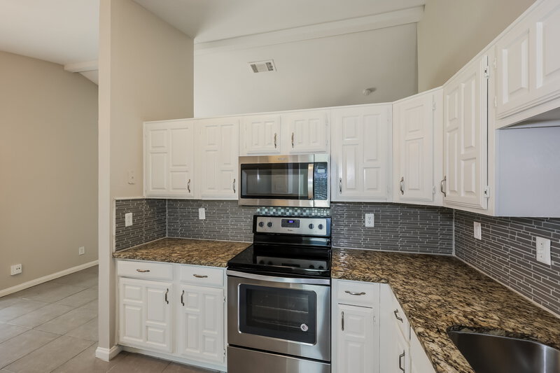1,805/Mo, 2811 Galemeadow Dr (2) Fort Worth, TX 76123 Kitchen View 2