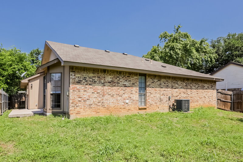 1,805/Mo, 2811 Galemeadow Dr (2) Fort Worth, TX 76123 Rear View