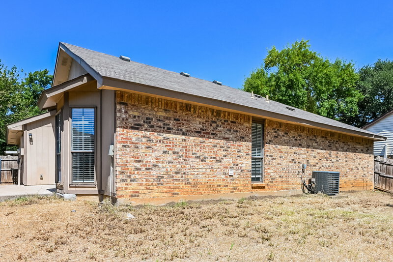1,825/Mo, 2811 Galemeadow Dr Fort Worth, TX 76123 Rear View