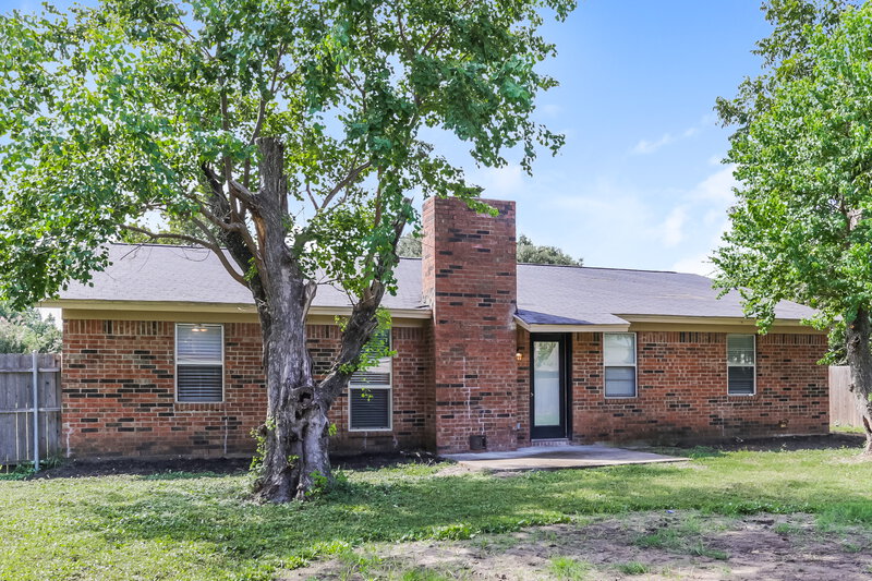 1,945/Mo, 808 Judith Street Burleson, TX 76028 Rear View 2