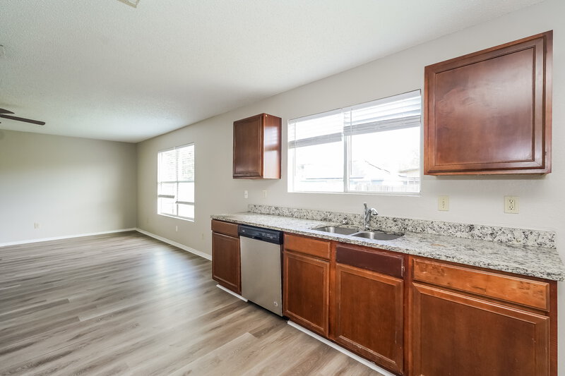 2,115/Mo, 300 Dakota Ridge Dr Fort Worth, TX 76134 Kitchen View 2