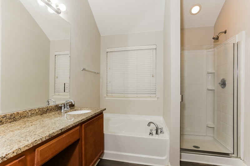 2,675/Mo, 517 Kerry St Crowley, TX 76036 Main Bathroom View
