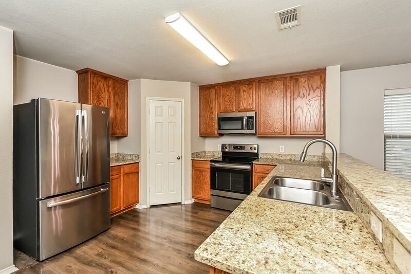 2,310/Mo, 13136 Settlers Trl Fort Worth, TX 76244 Kitchen View