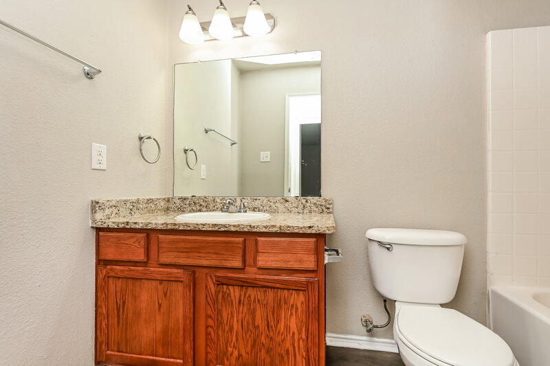 2,310/Mo, 13136 Settlers Trl Fort Worth, TX 76244 Bathroom View