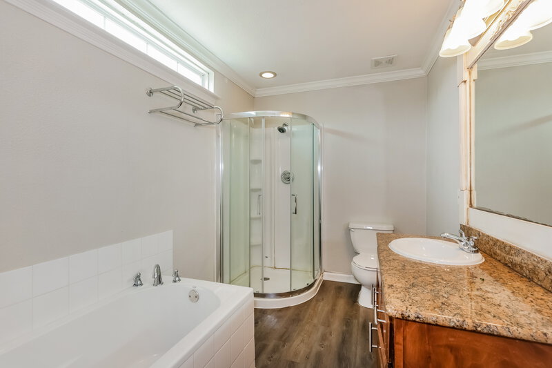 2,170/Mo, 1248 Poetry Road Royse City, TX 75189 Main Bathroom View