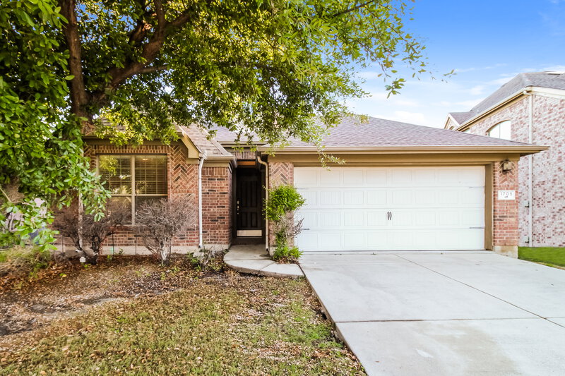 2,370/Mo, 1705 Sparrow Lane Aubrey, TX 76227 External View