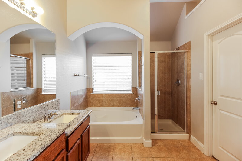 2,370/Mo, 1705 Sparrow Lane Aubrey, TX 76227 Main Bathroom View