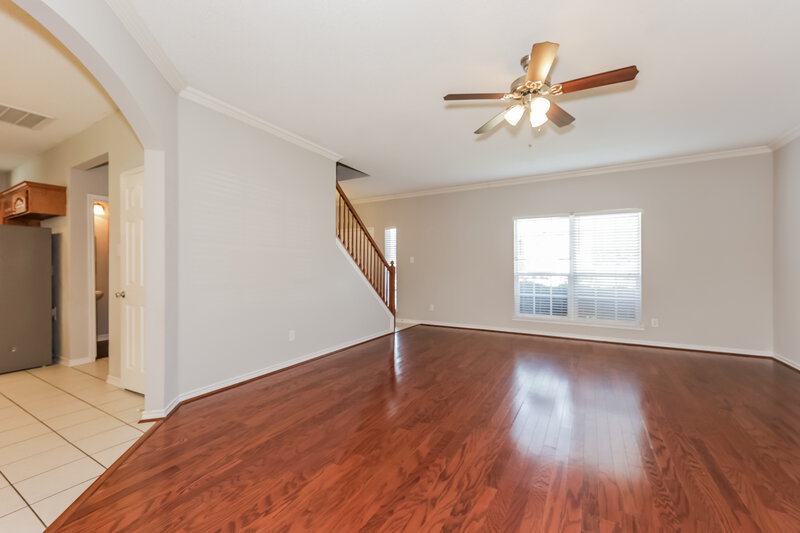 2,515/Mo, 1632 Laurel Springs Ct Desoto, TX 75115 Living Room View 2