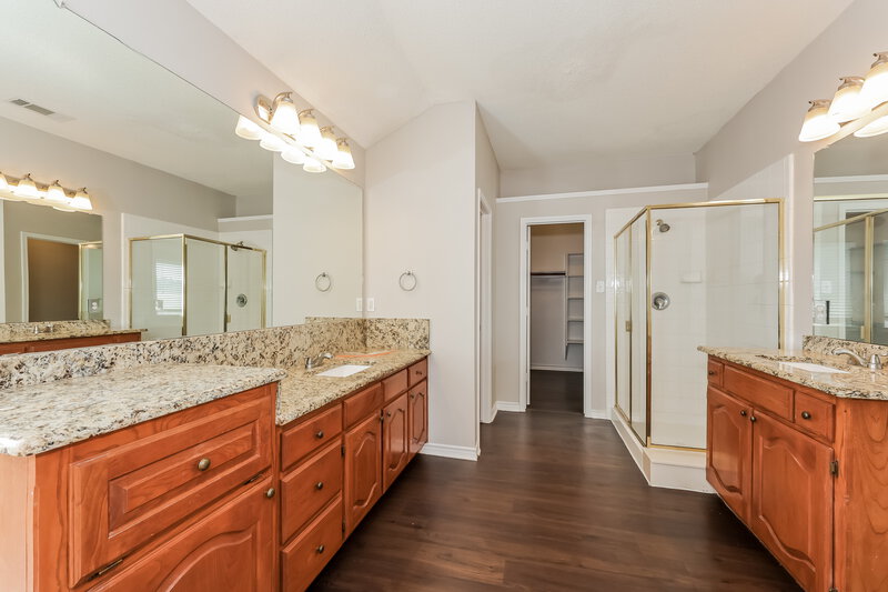 2,515/Mo, 1632 Laurel Springs Ct Desoto, TX 75115 Main Bathroom View